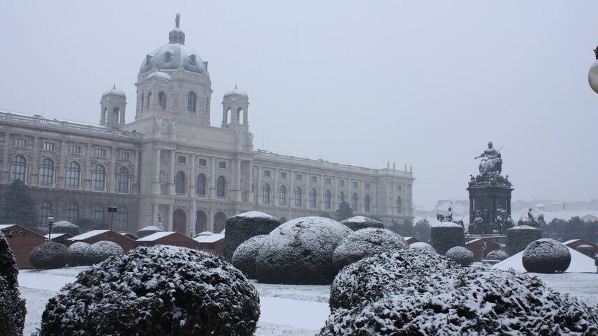 Iconic Christmas Markets (Smithsonian Journeys)