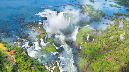 Thundering Iguazú Falls