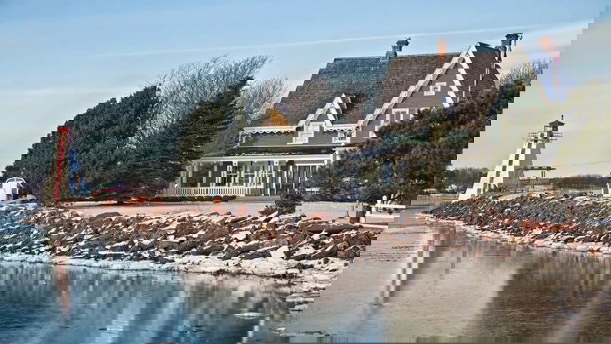 Maritime Harbors & Sunlit Isles