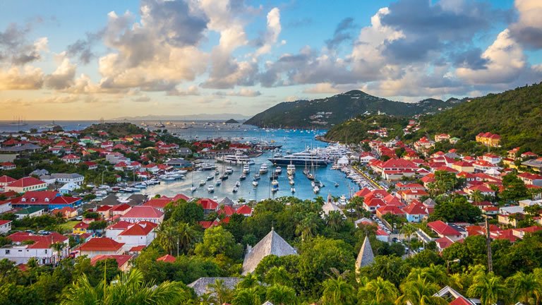 A Journey to Yacht-filled Harbours and Scenic Sail-ins