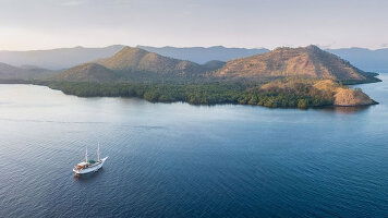 17 Day Treasures of Komodo, Sulawesi & The Ghan - Cruise & Land Journey (Scenic)