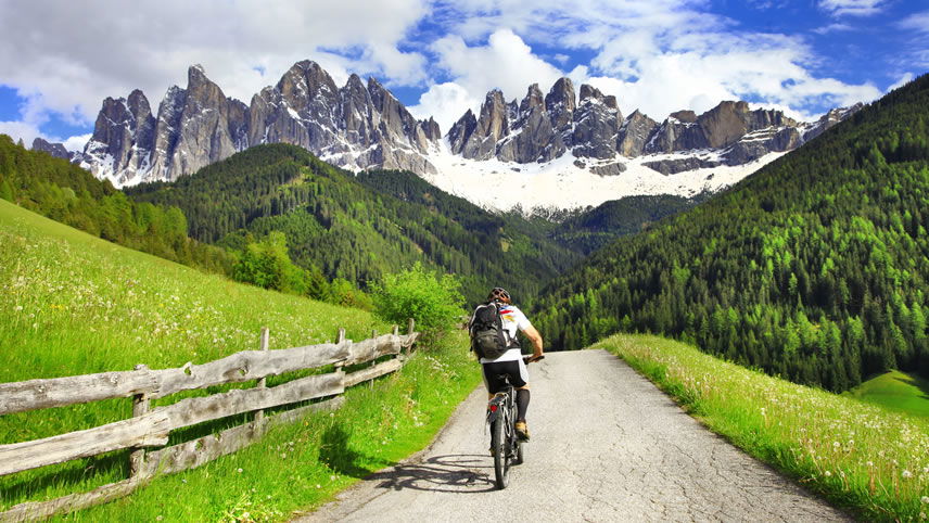 Self-Guided or Guided Cycling Tours – How do they differ?