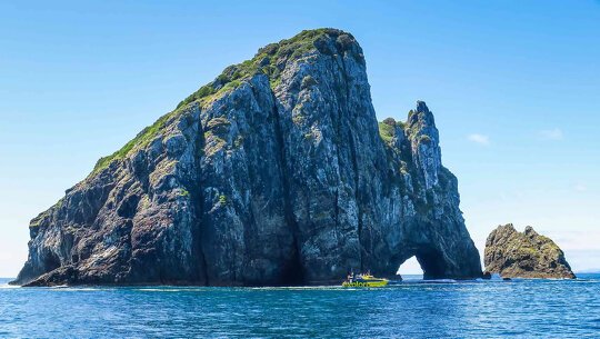 Explore the Bay Of Islands, New Zealand