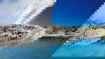 16 Day New Zealand Coastal Expedition with Cityscapes to Geothermal Gems (APT)