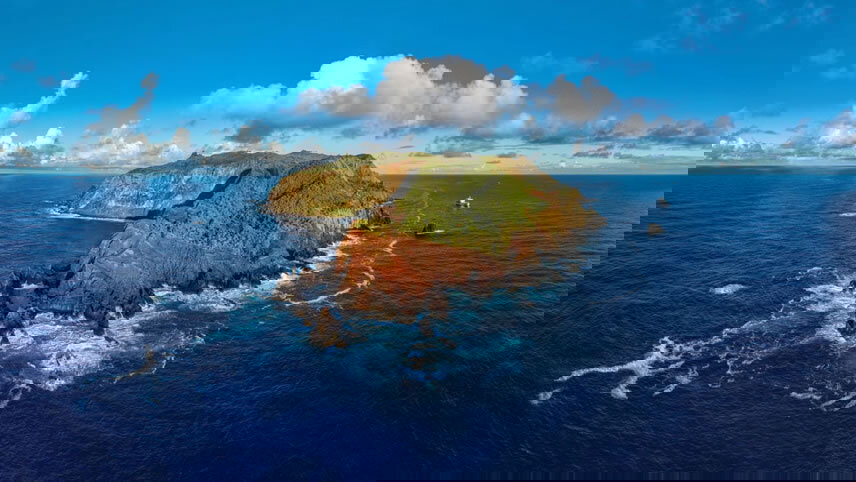 Easter & Pitcairn Islands: Marooned, Moai & Mutineers