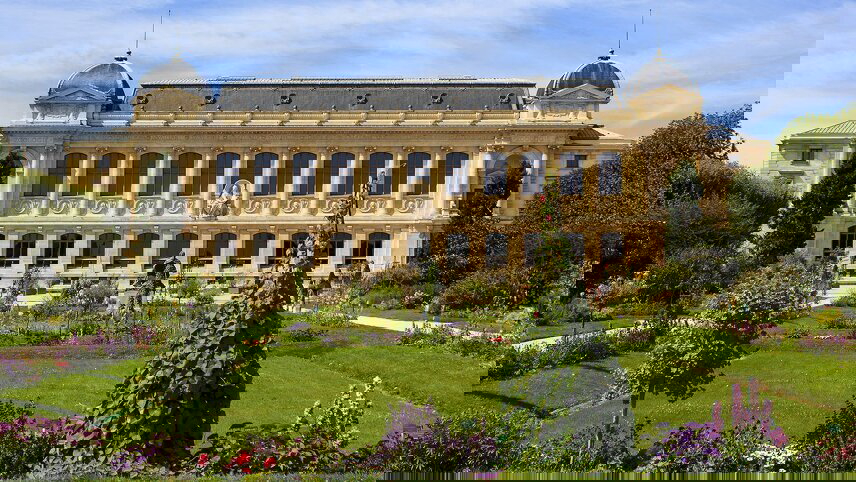 French Gardens: Paris & the Loire