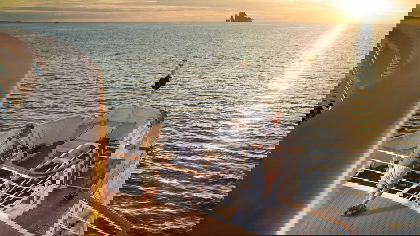 Wonders of the Galápagos & Machu Picchu: Eastern Islands Route