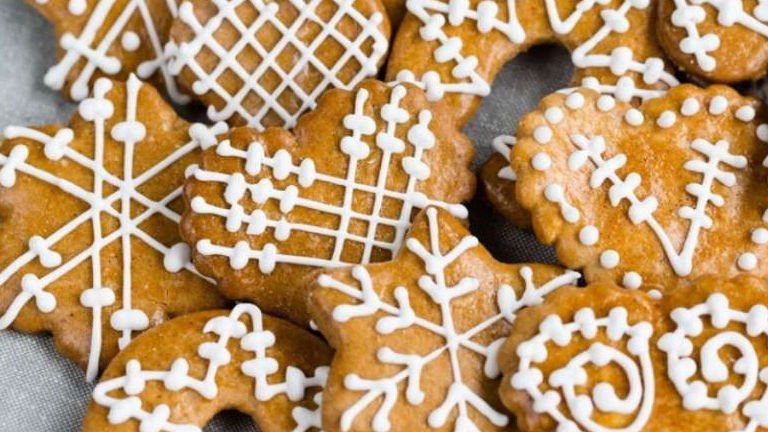 7 Festive Foods to Enjoy at the European Christmas Markets