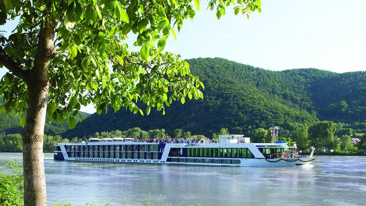 twixmas river cruises