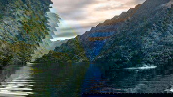 18 Day New Zealand Coastal Expedition with Geothermal Wonders and Southern Peaks (APT)