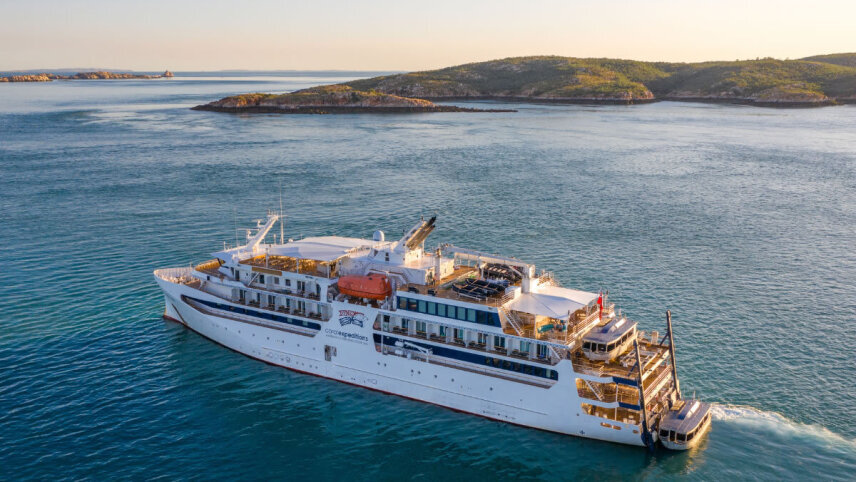 New Zealand Coastal Expedition with Geothermal Wonders and Southern Peaks