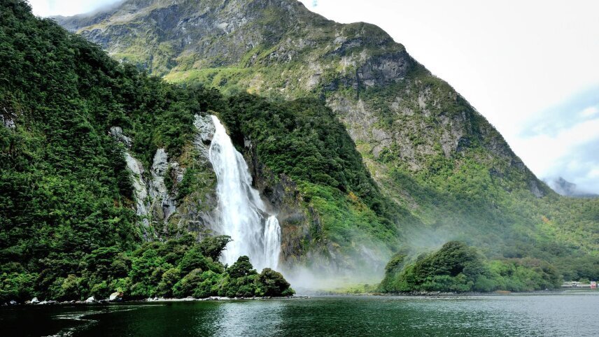 New Zealand Coastal Expedition with Queenstown Escape