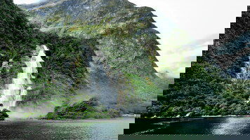 13 Day New Zealand Coastal Expedition with Queenstown Escape (APT)