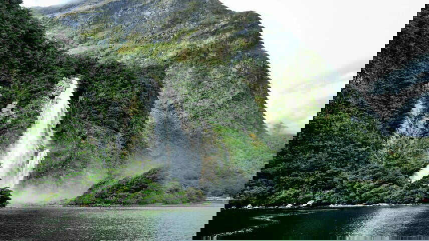 New Zealand Coastal Expedition with Queenstown Escape