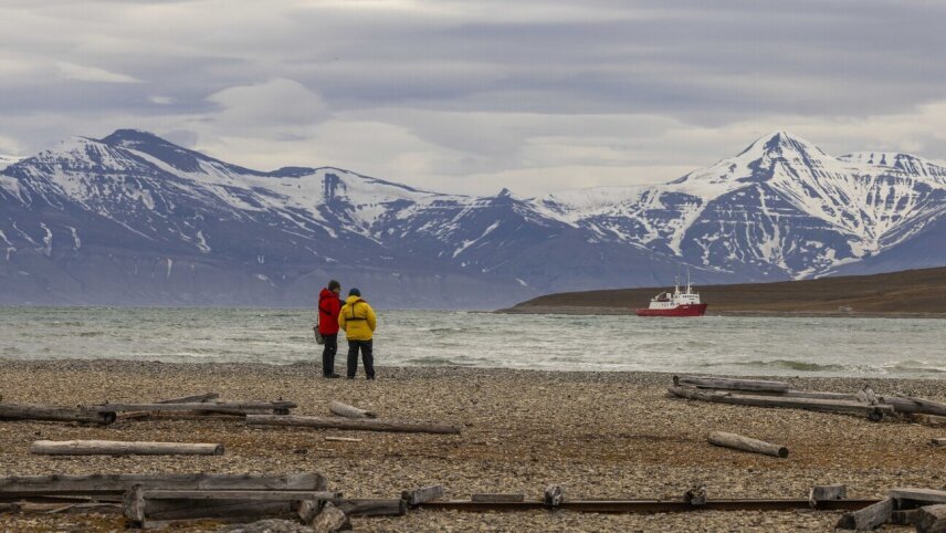 Spitsbergen: Realm of the Ice Bear