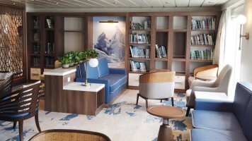 Library & Observation Lounge