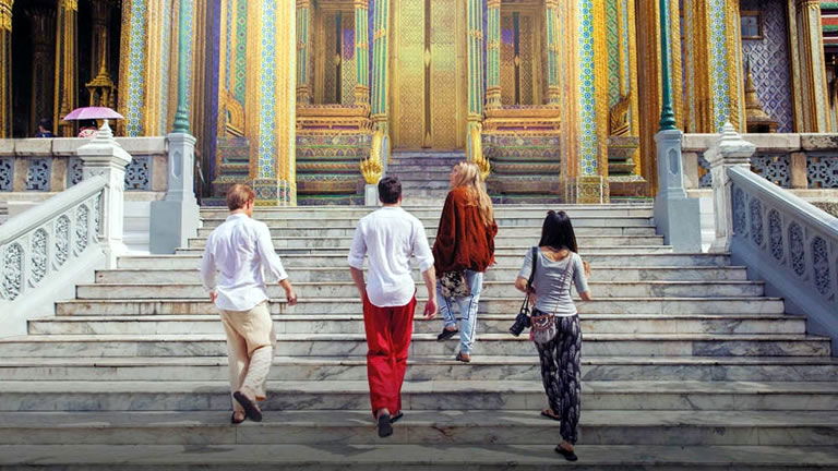 Sightseeing with Contiki Sightseeing with Contiki