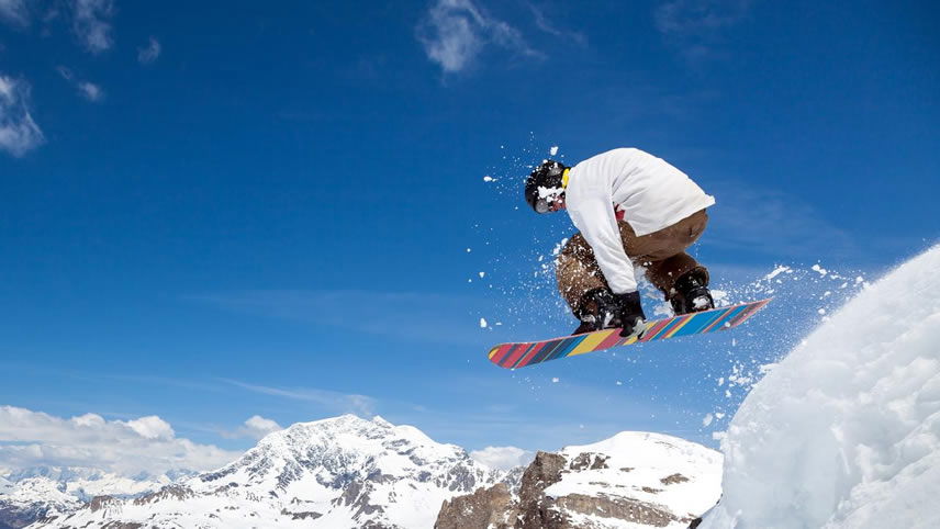 Skiing with Contiki Skiing with Contiki