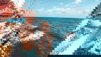 9 Day Australia: North Queensland Adventure with Sailing (Contiki)