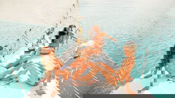 13 Day Australia: North Queensland to Uluru with Sailing (Contiki)