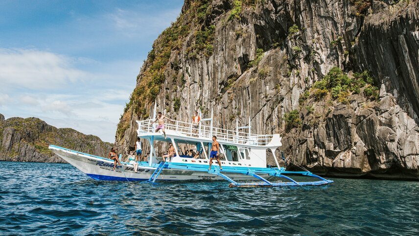 Philippines Island Hopping with Boat Expedition