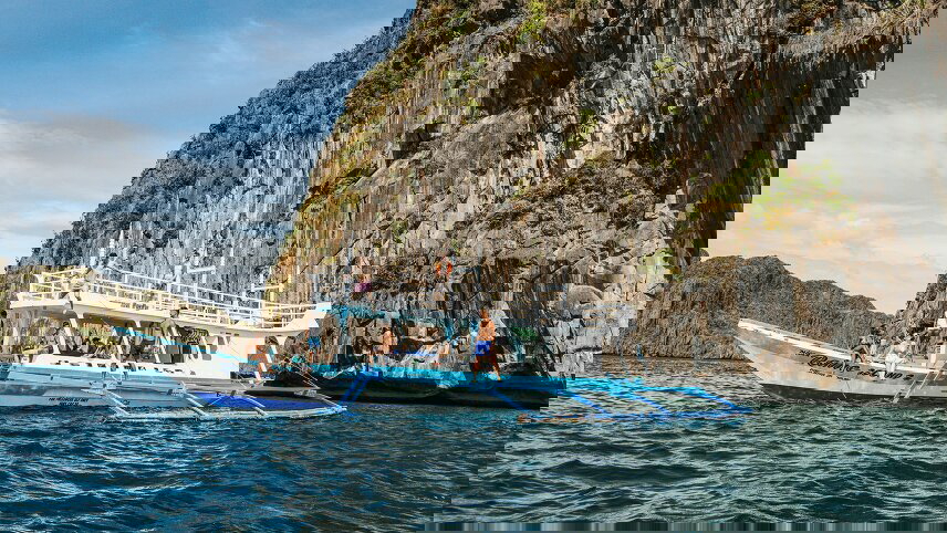 Philippines Island Hopping West with Boat Expedition
