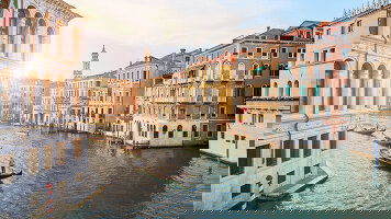 16 Day Vienna to London Trail (Winter) (Contiki)