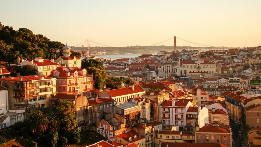 Signature Portugal - Among the Whitewashed Hills