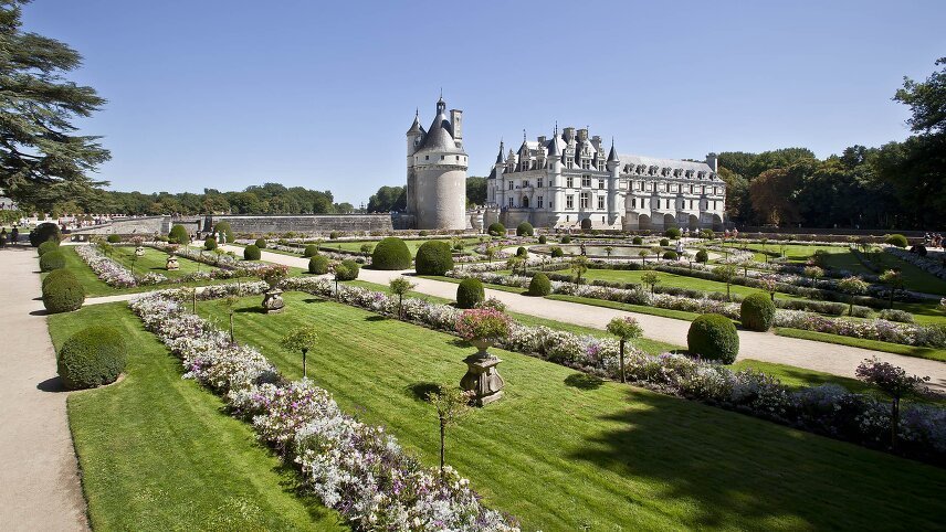 Chateaux Of The Loire Walk