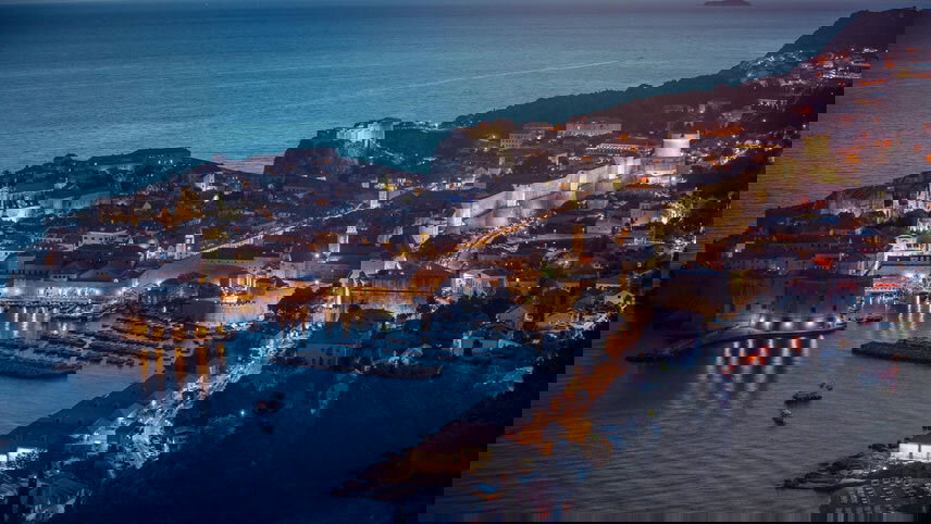 Croatia to the Greek Islands: Zagreb Nights & Santorini Views