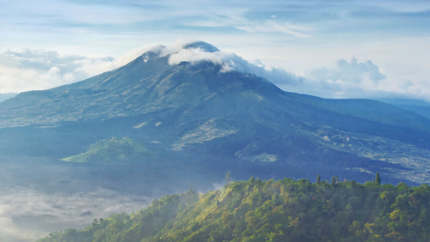 Java & Bali: Sunrises, Surf & Serenity