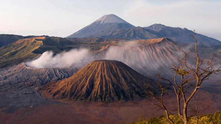 Java: Volcanoes, Vibes & Vibrant Nights