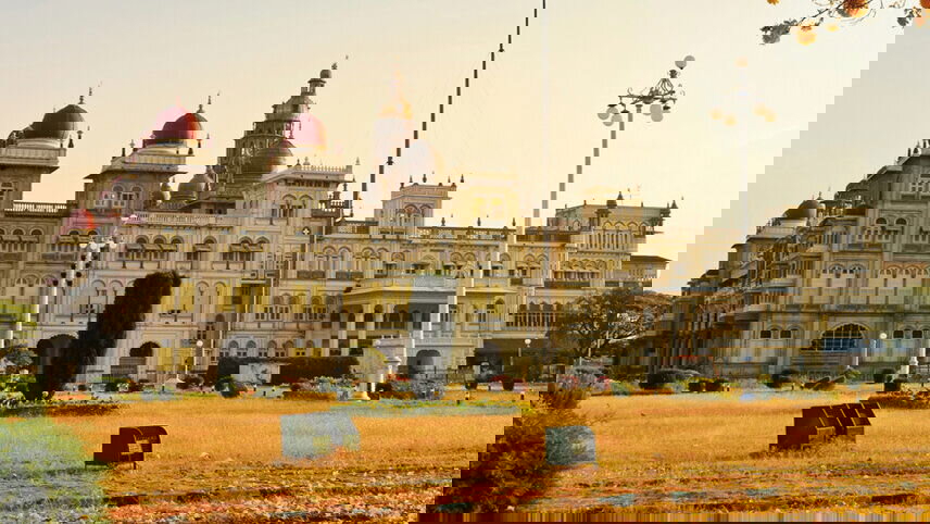 India: Ancient Ruins & Kerala Beaches