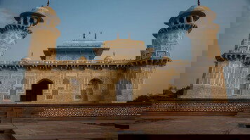 9 Day Northern India on a Budget: The Golden Triangle to Varanasi (G Adventures)