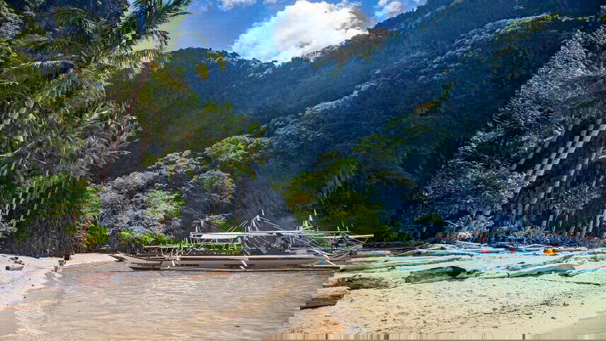 Manila and Palawan: Jungle Trekking, Local Eats & Epic Beaches