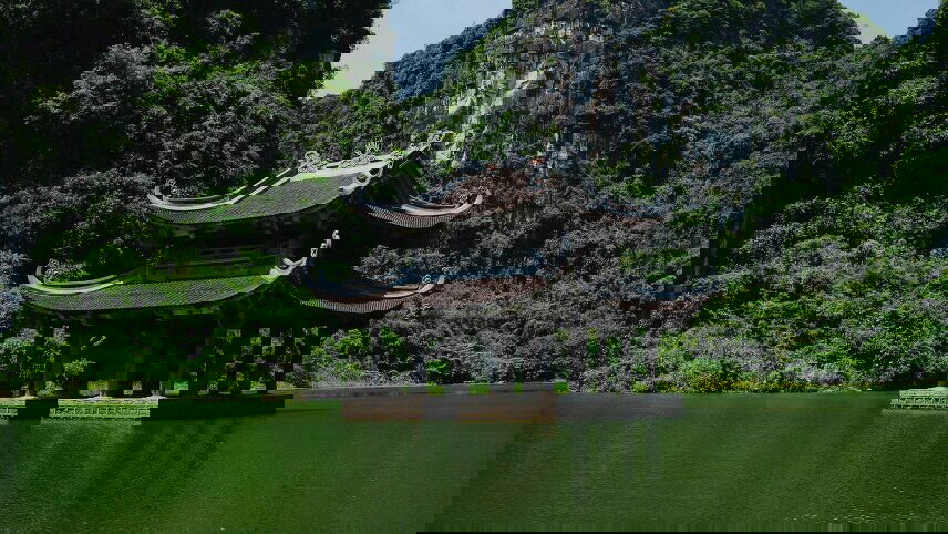 Signature: Vietnam from the Mekong Delta to Hanoi