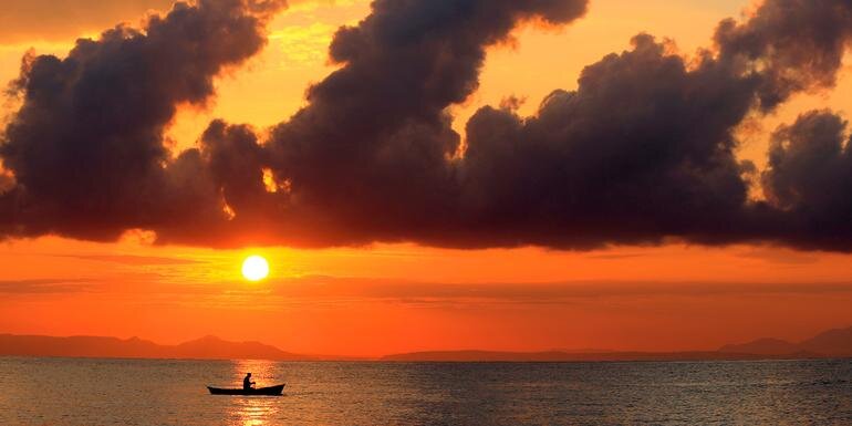 Johannesburg to Nairobi Overland: Waterfalls & Beaches