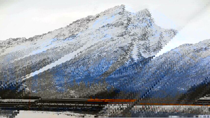 Alaska in Winter: Northern Lights & Dog Sledding Adventure