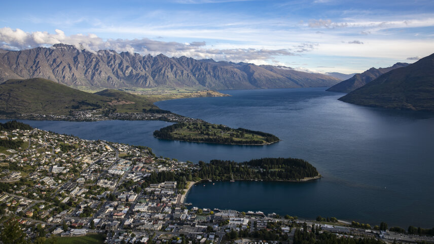 Signature: New Zealand, Milford Sound & Maori Culture