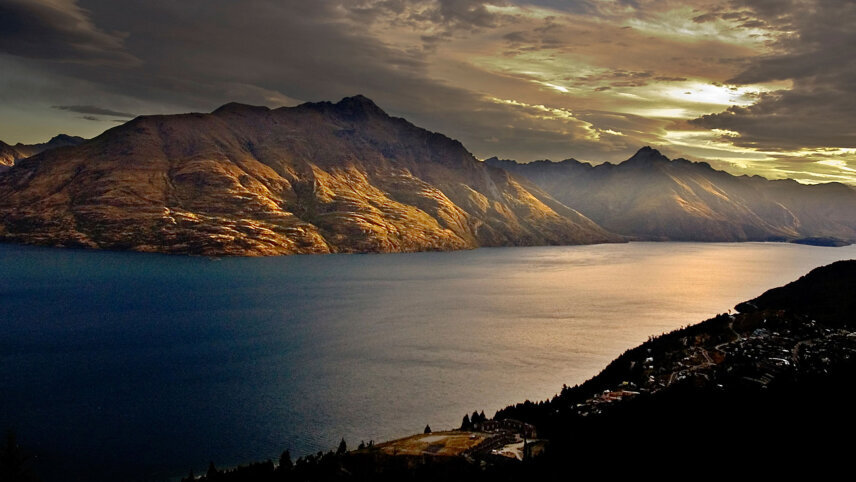 Australia And New Zealand: Bushwalks & Beaches