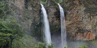 15 Day Quito to Lima: Surf Towns & Hot Springs (G Adventures)