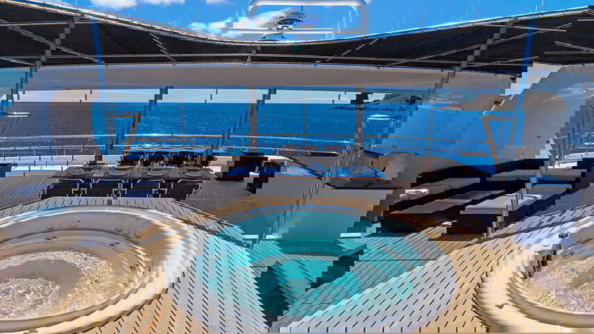 Galápagos – West & Central Islands aboard the Reina Silvia Voyager