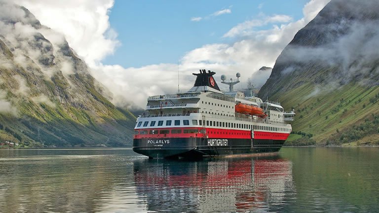 Ms Polarlys Reviews Deckplans And Cruise Schedule Hurtigruten