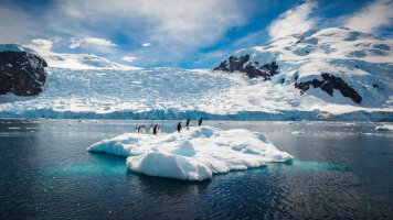 16 Day Antarctic Circle Expedition (HX Expeditions)
