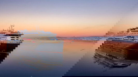 MS Roald Amundsen MS Roald Amundsen