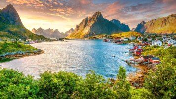 10 Day Norway's Wild North: Lofoten to Svalbard (Ocean Albatros) (Intrepid)