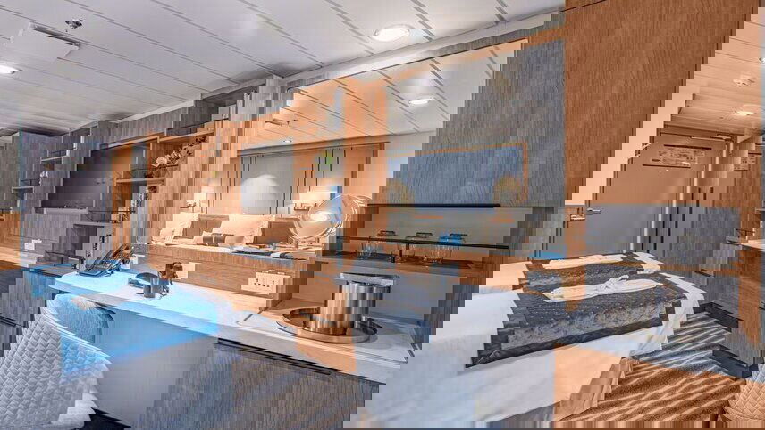 Crossing the Antarctic Circle (Ocean Victory)