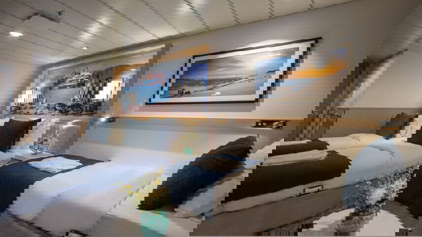 Christmas Season in Antarctica (Ocean Victory)