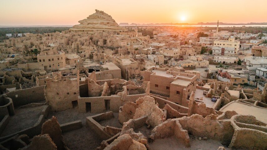 Egypt Encompassed