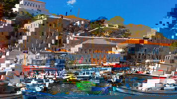 9 Day Greece Real Food Adventure (Intrepid)